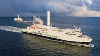 Zwei Scandlines-Fähren auf hoher See